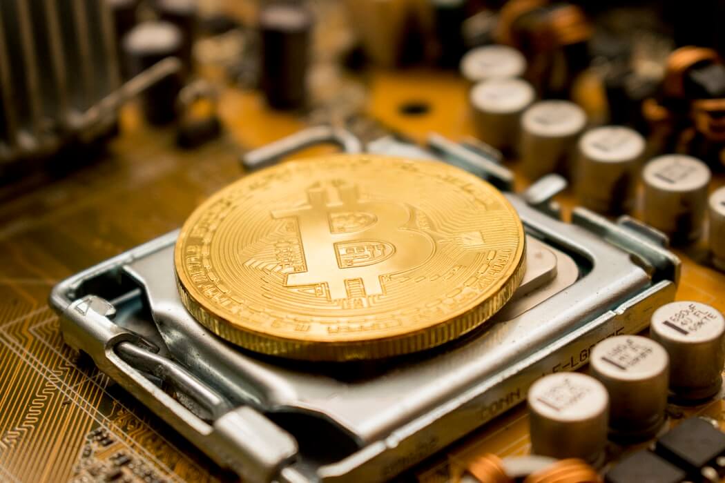 How Does Bitcoin Mining Work? - Bitcoin Mining How It Works - TRADING : With paper money, a government decides when to print and distribute money.