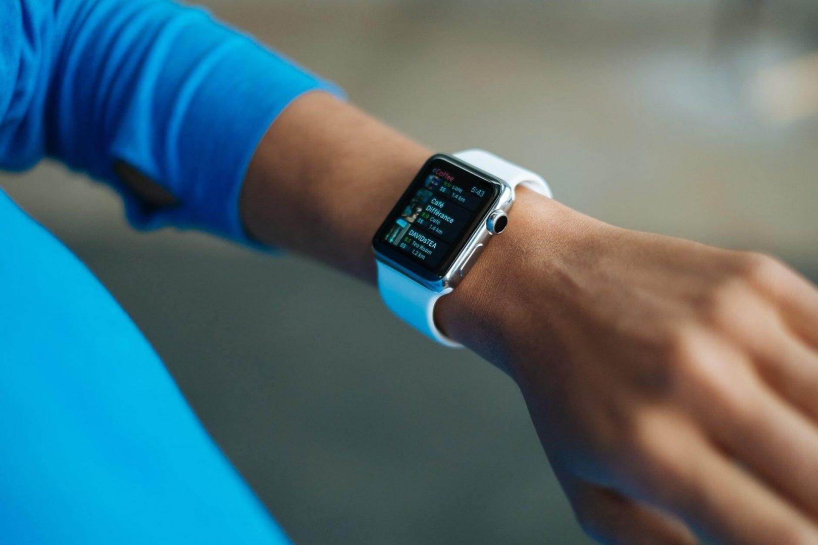 smartwatch-wearer