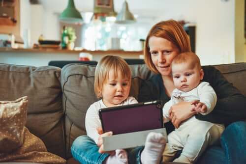 mother-with-children