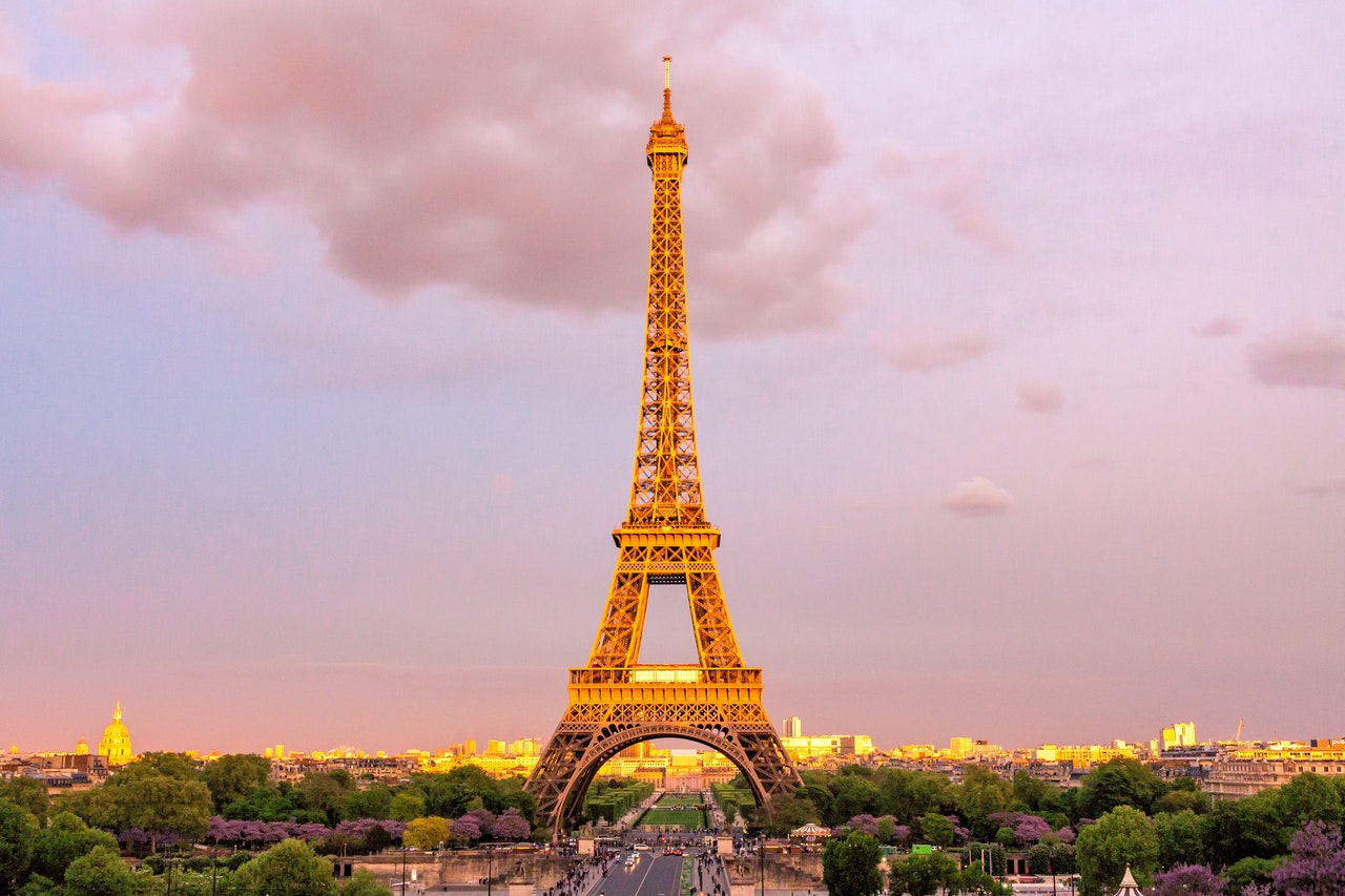 eiffel-tower-cloud-data