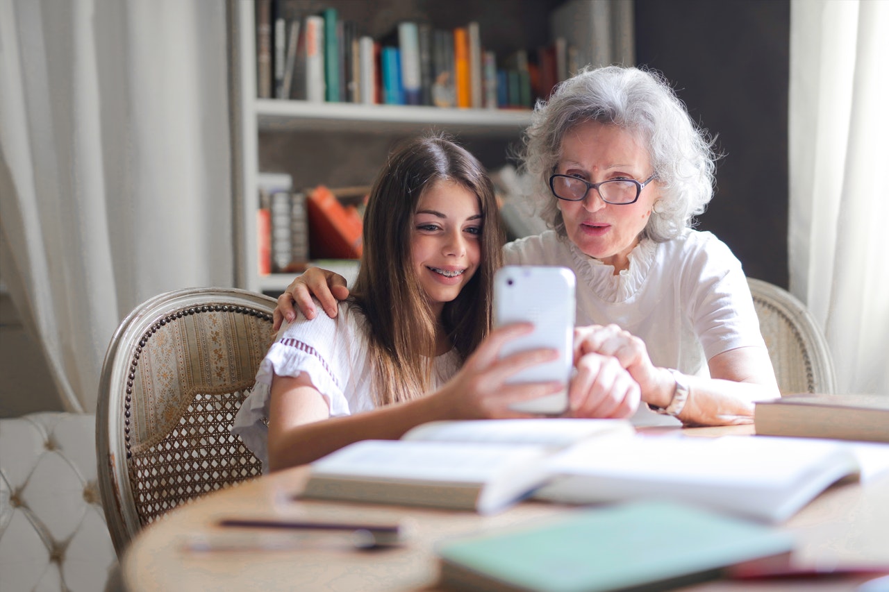 grandparents-tech