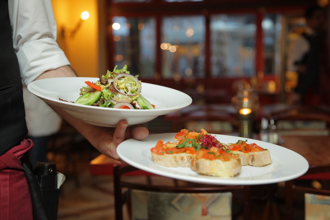 table-service-UK-restaurant
