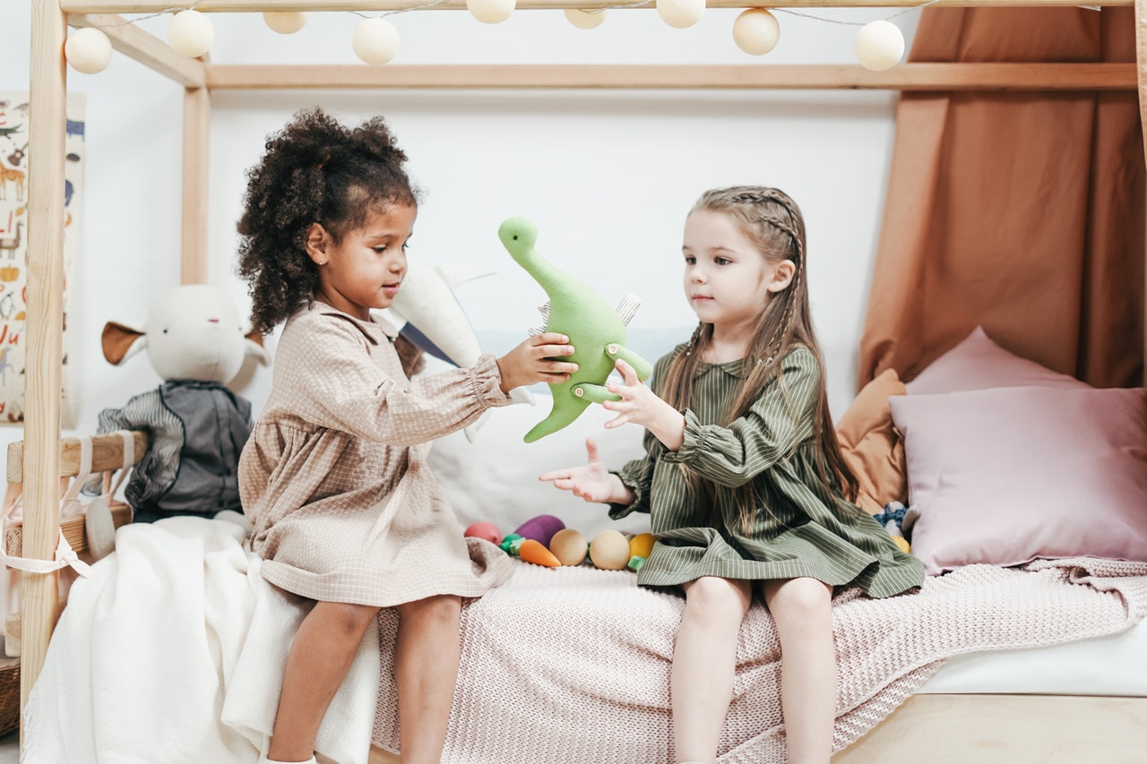 sharing-children