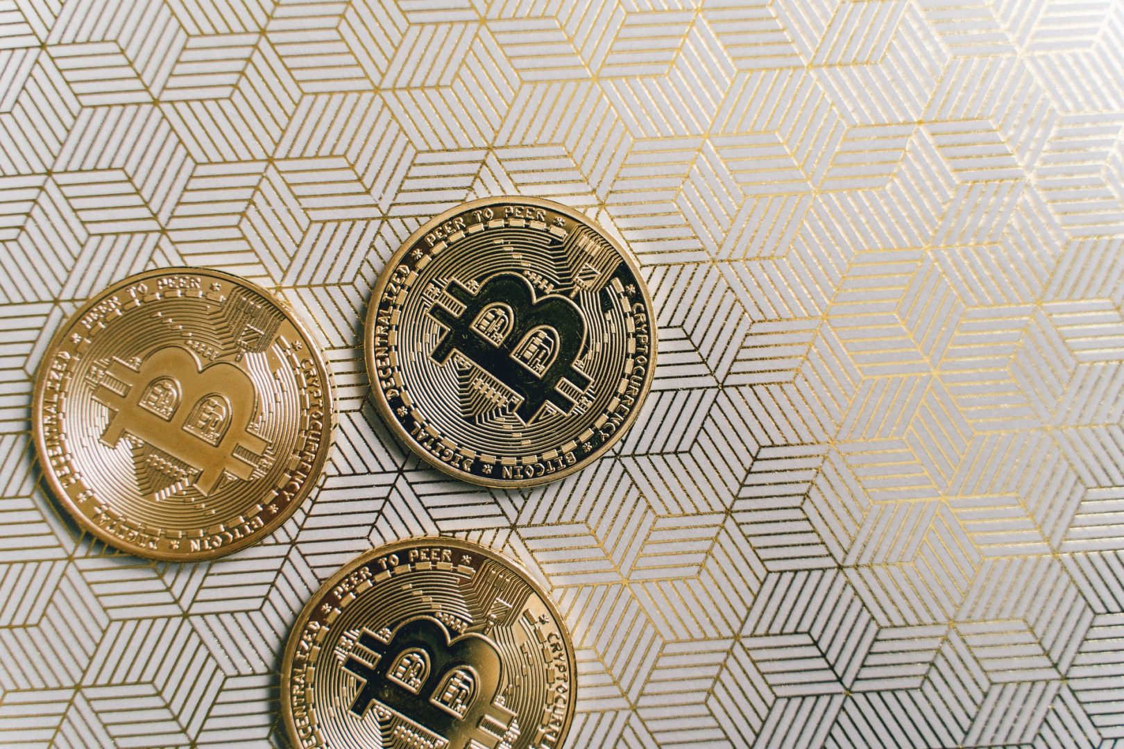 Što je isplativije - CFD na kriptovalute, bitcoin ili ulaganje u zlato?