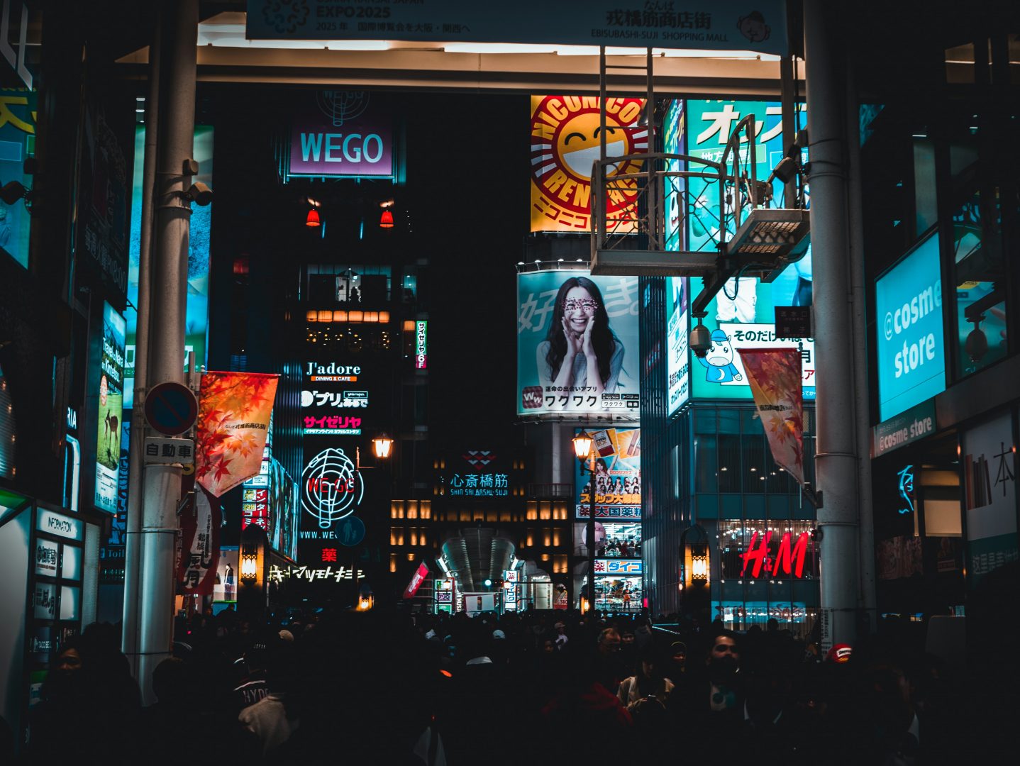 Digital Signage for Enterprise: How to Manage 100+ Screens