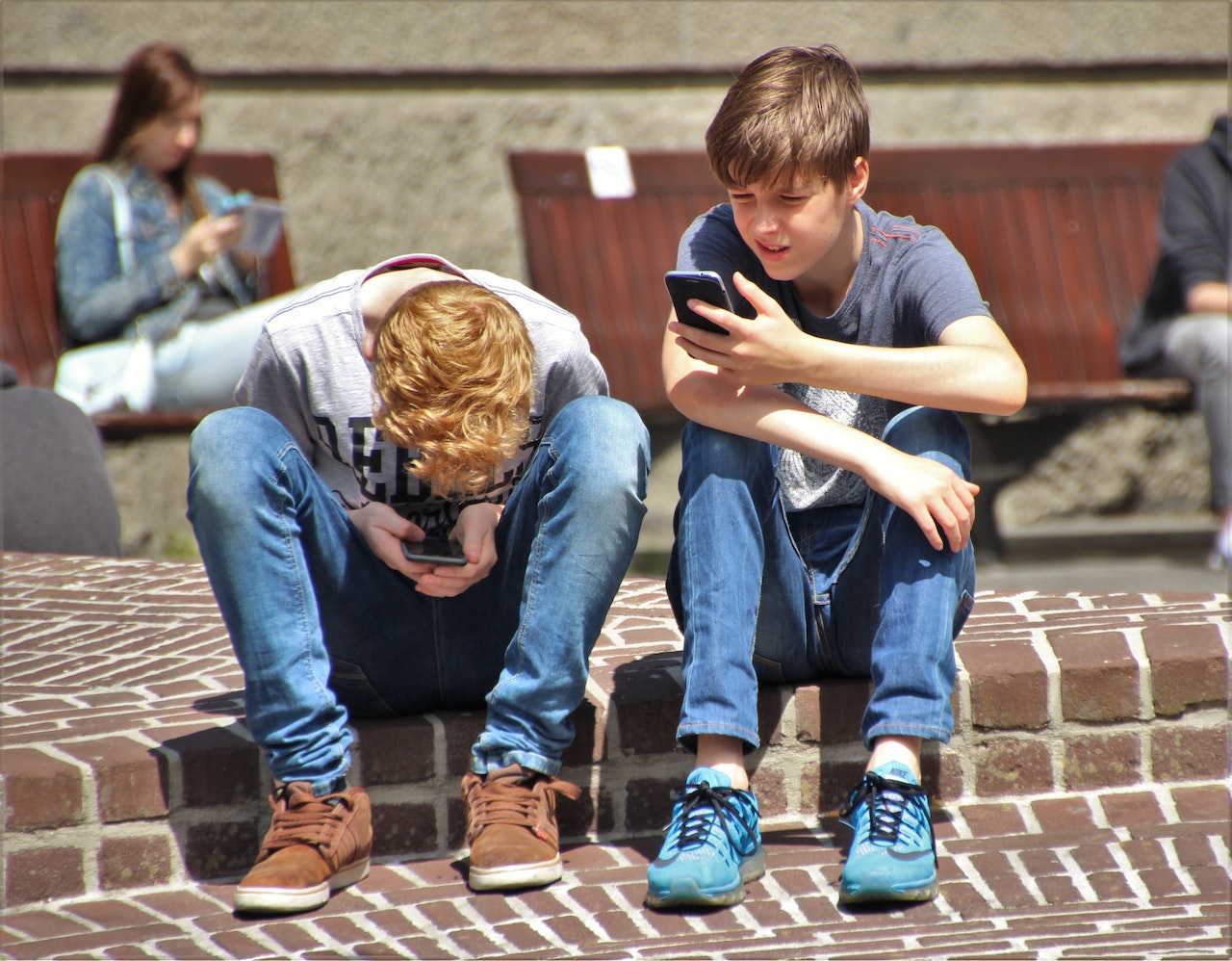 back-to-school-child-phone