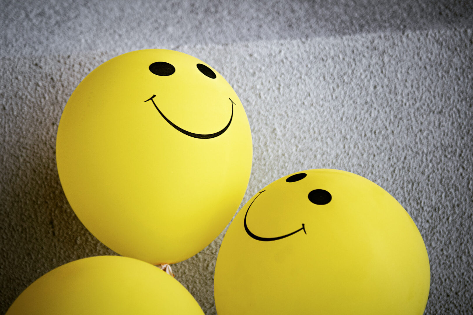 yellow smile balloon