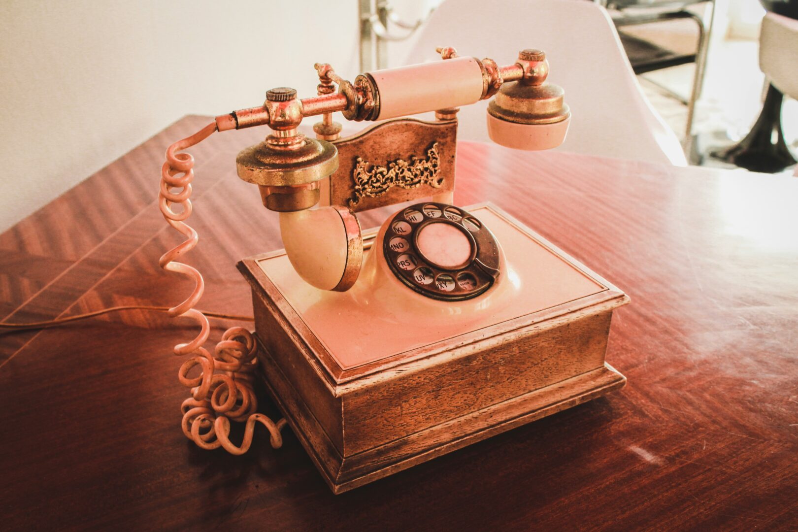 voip-vs-traditional-phone