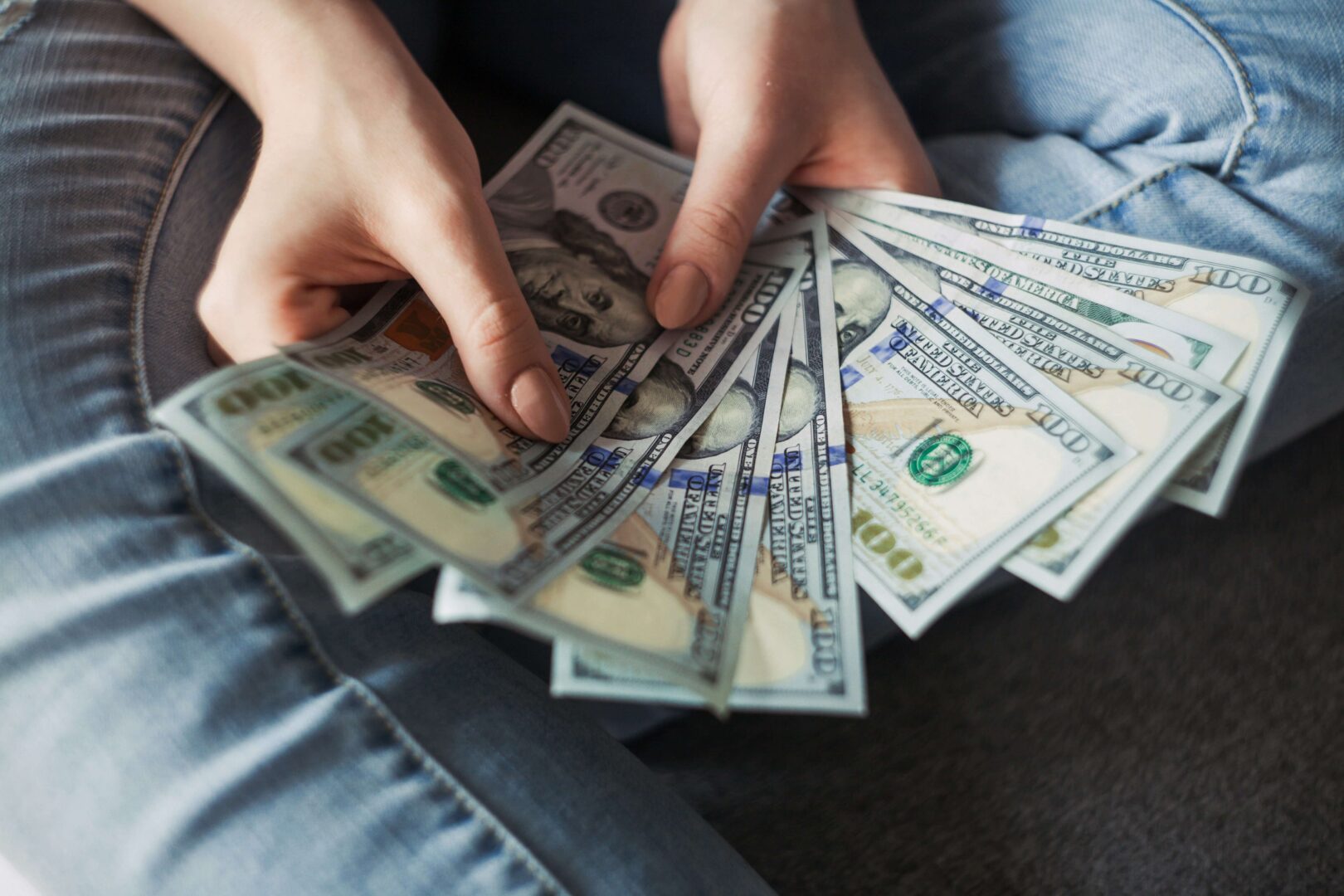 hand-holding-money