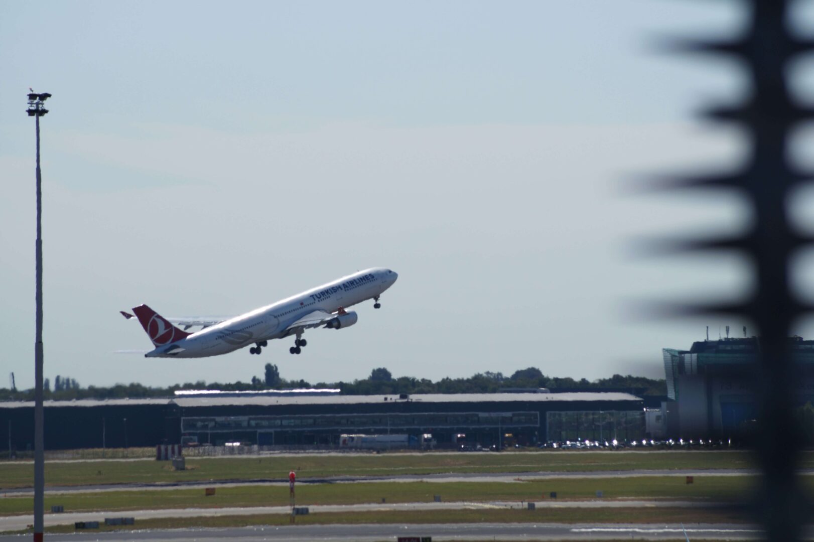 photograph-of-an-aeroplane