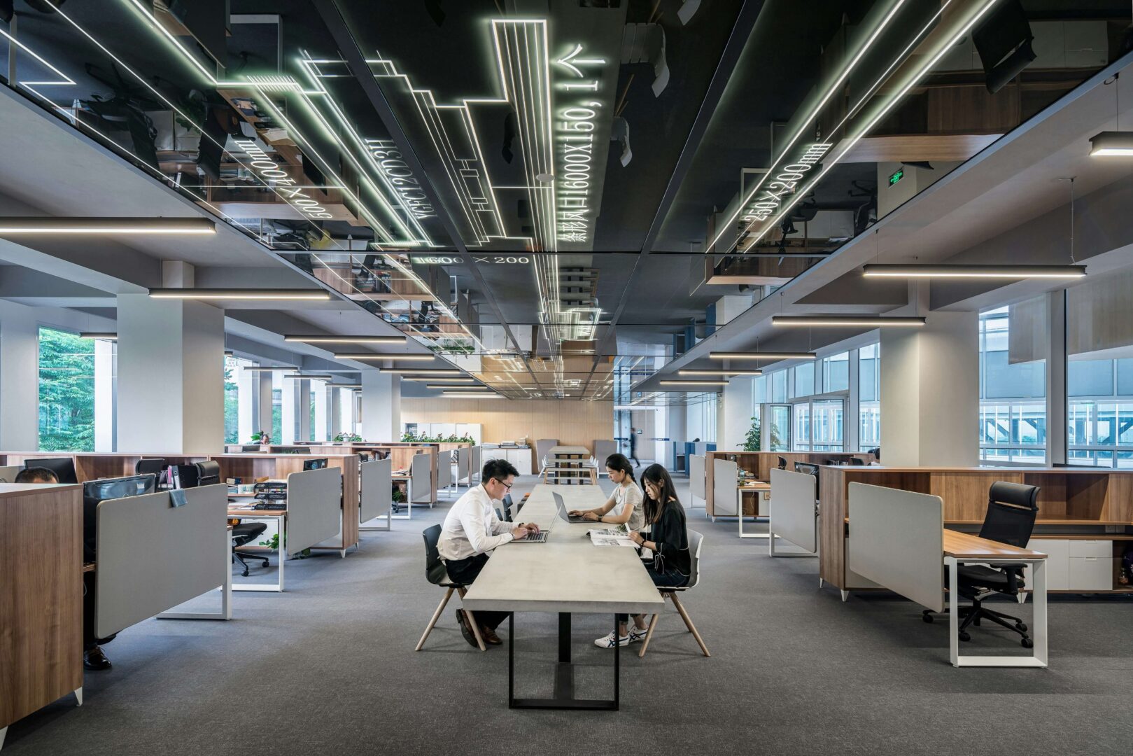 photograph-of-employees-working-corporate-office
