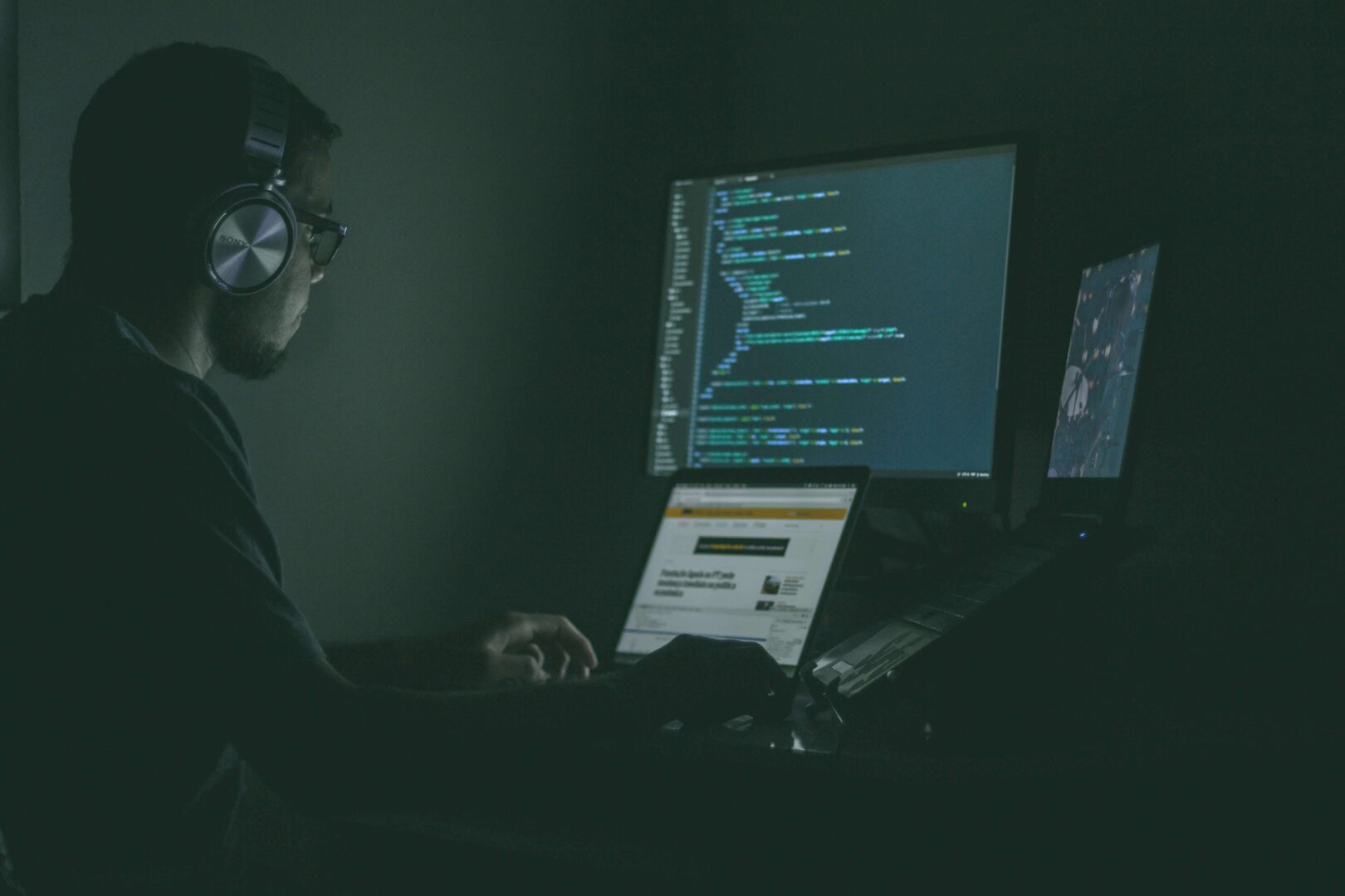 photograph-of-coder-sitting-at-computer