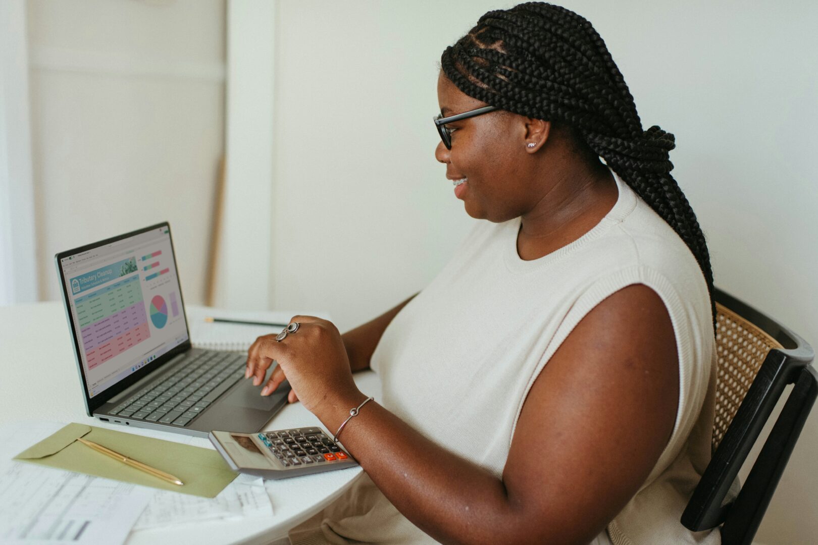 woman-working-on-laptop