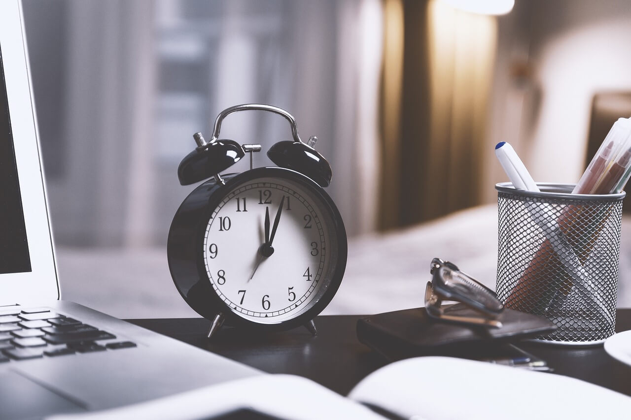 clock-on-office-desk