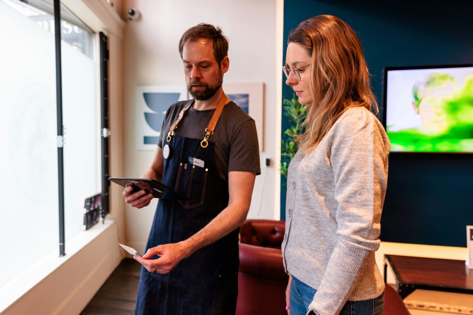 employee-and-customer