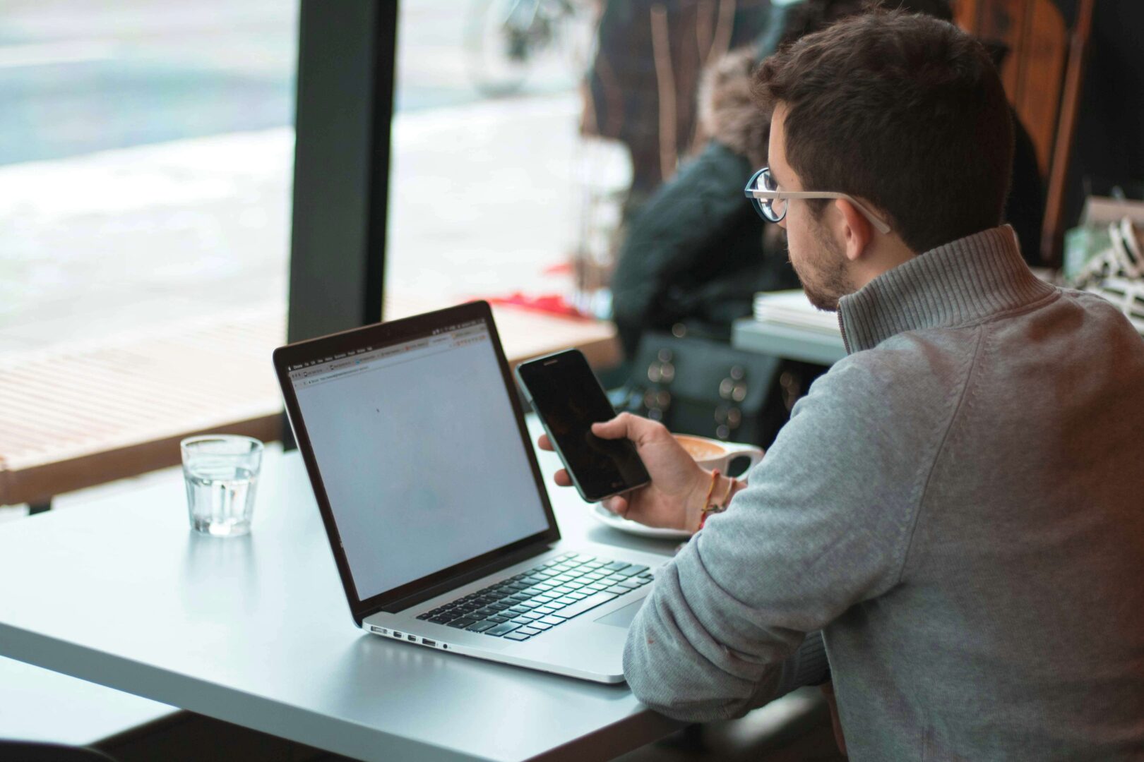 remote-worker-can-easily-keep-connected-through-voip-communication-tools