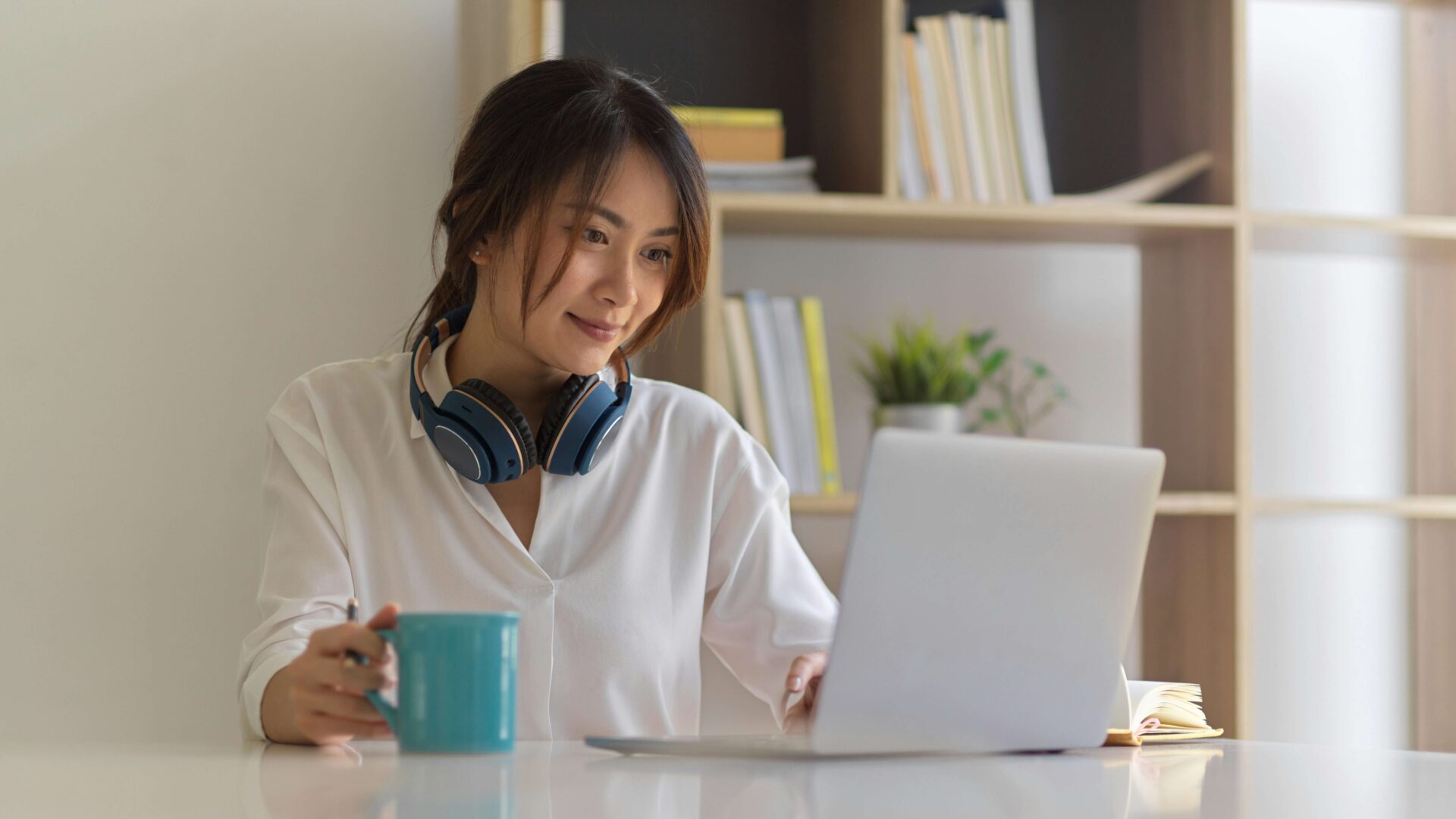 woman-uses-a-vpn-on-laptop-to-avoid-ads