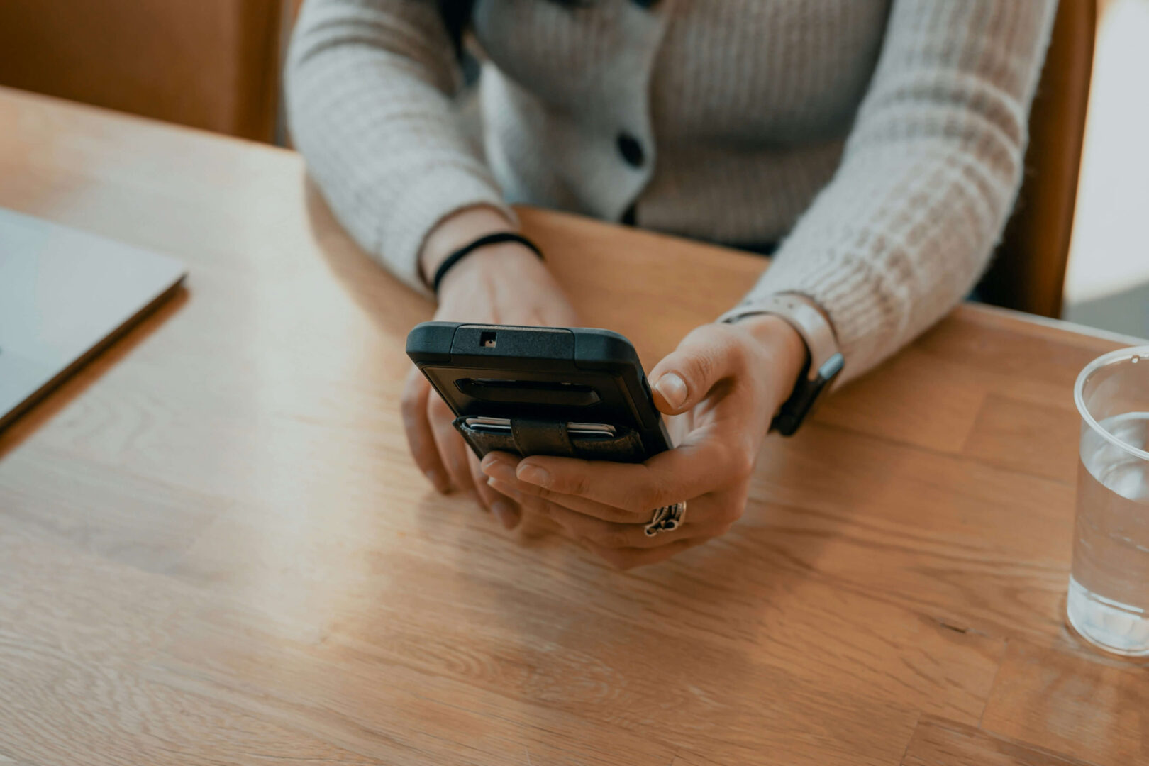woman-using-vpn-voip-to-make-calls-in-cafe