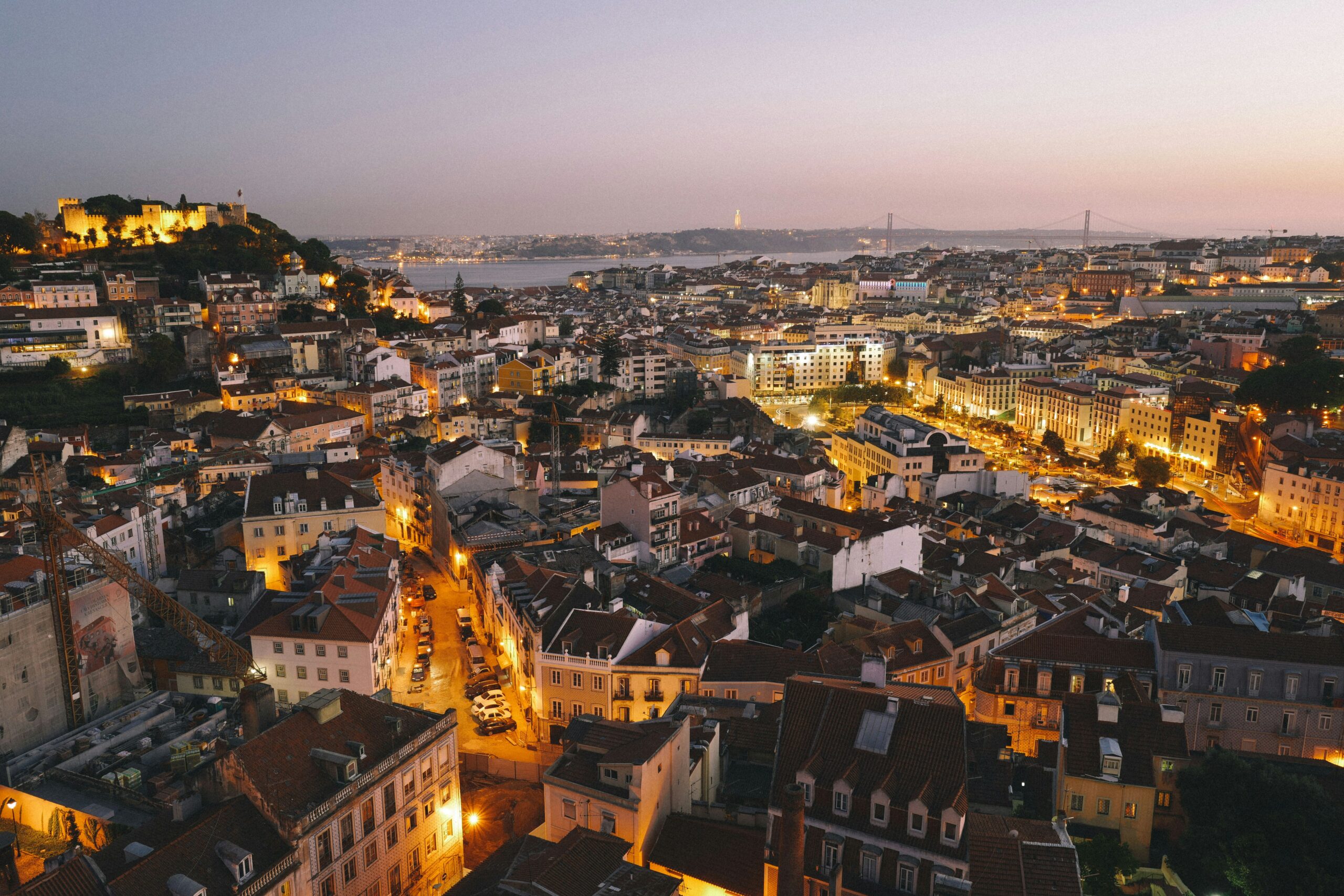 lisbon-by-night