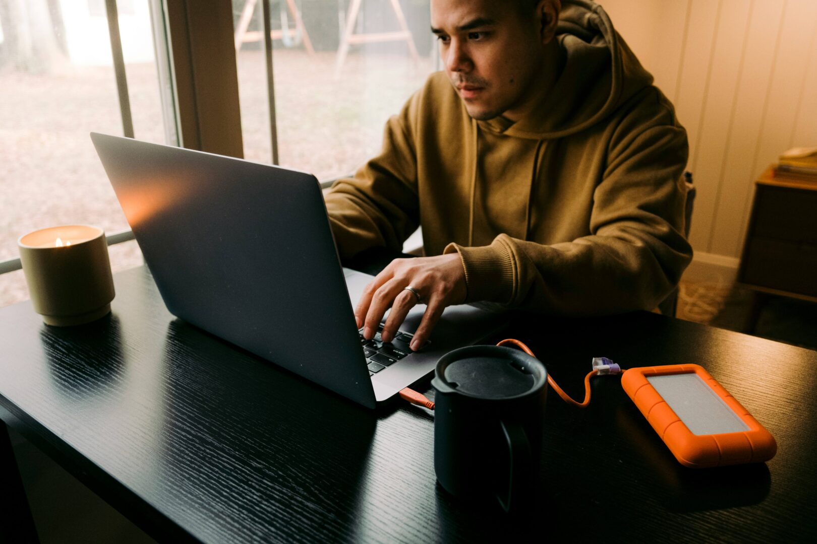 man-connected-to-public-wifi-using-a-vpn