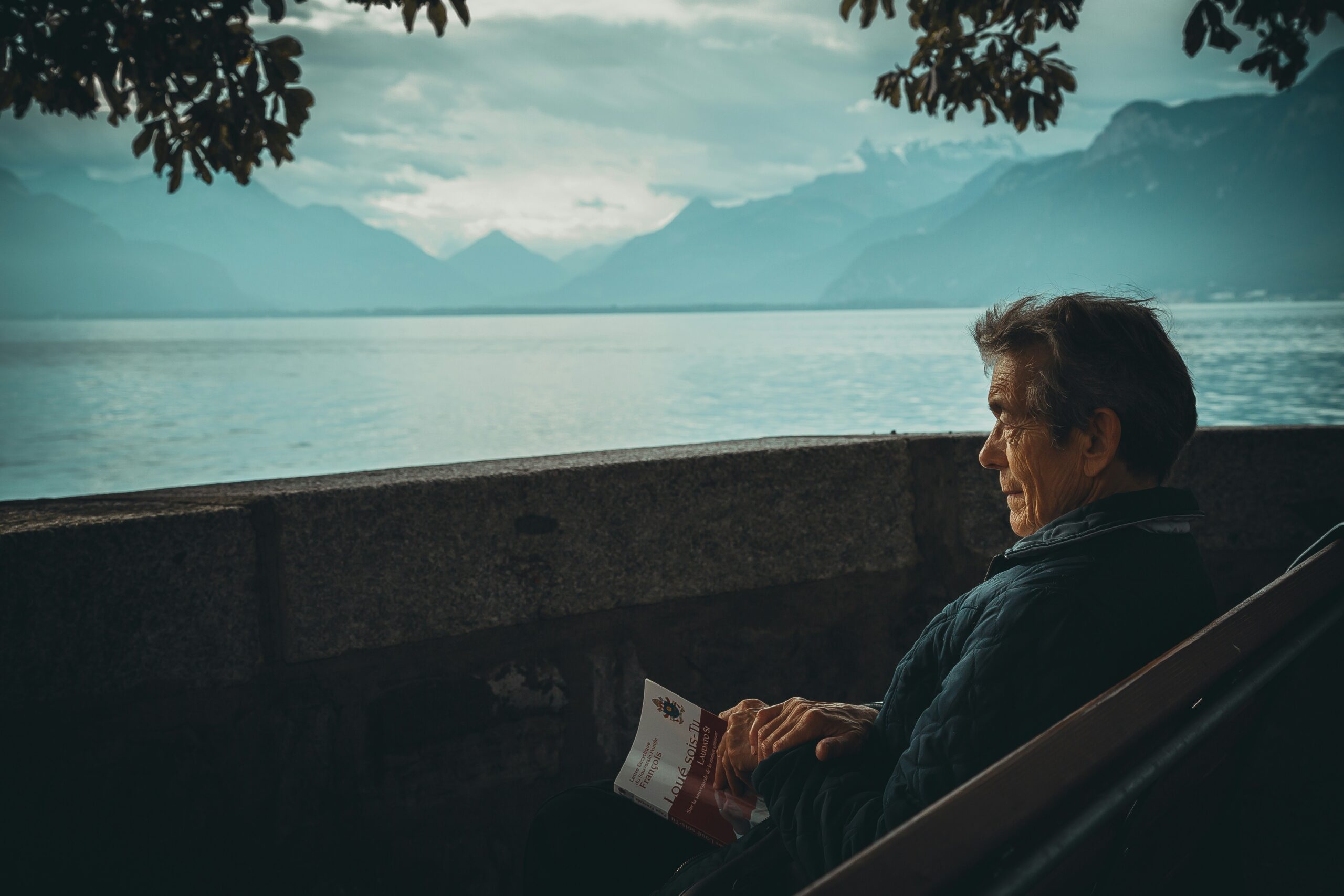 old-man-remembering
