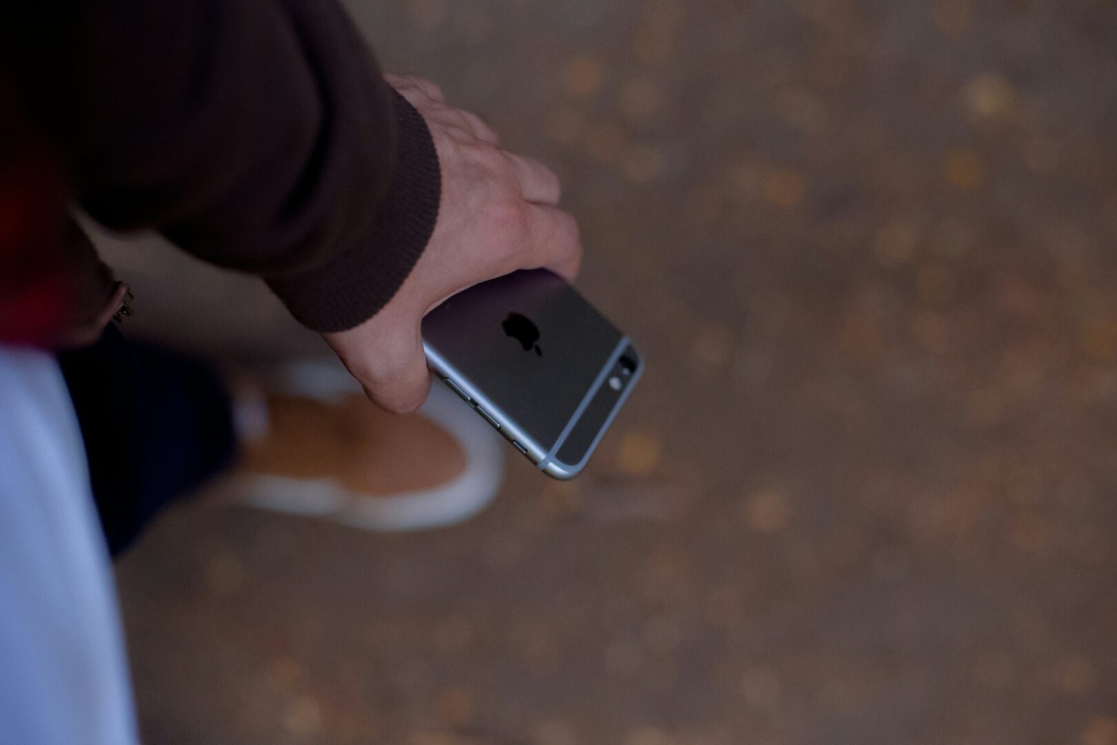steal-cell-phone