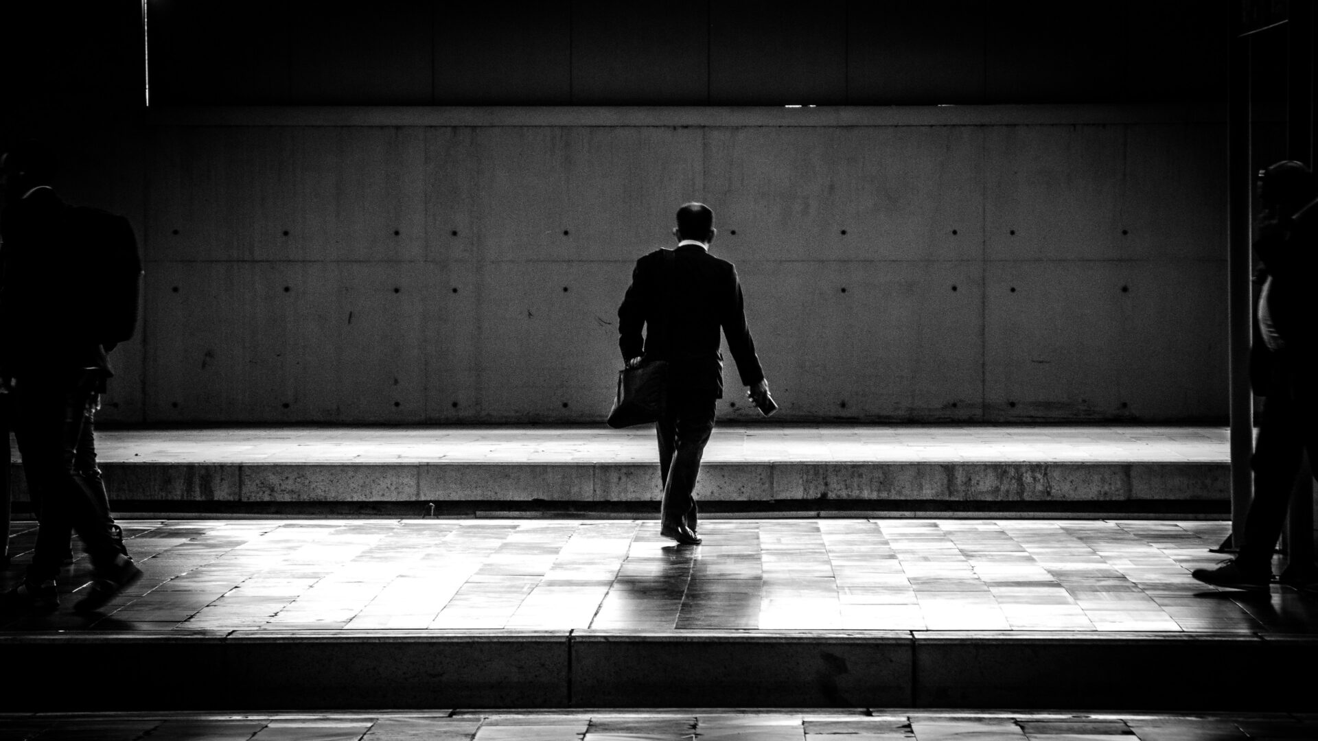 business-man-subway