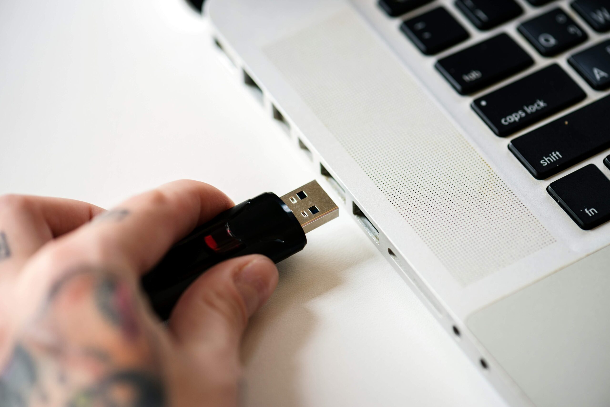 Navigating The Hidden Dangers Of USB Devices In The Modern Workspace -  TechRound